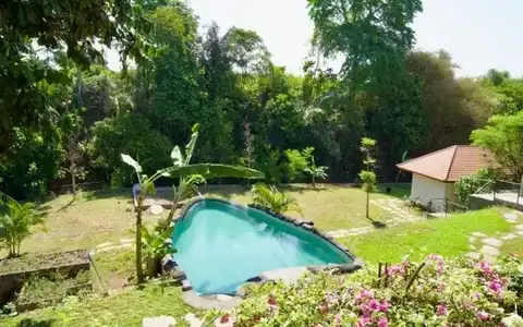 Bali campus pool and garden for 200 hr ytt accommodation