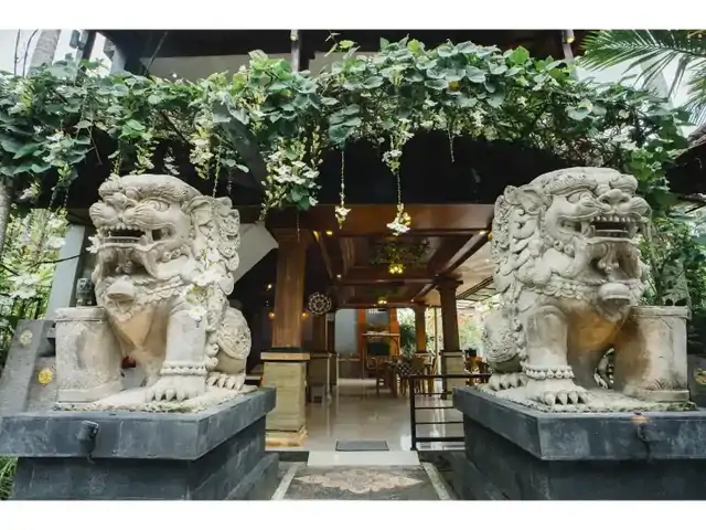 Divinepath Ubud campus entrance Jl Bisma