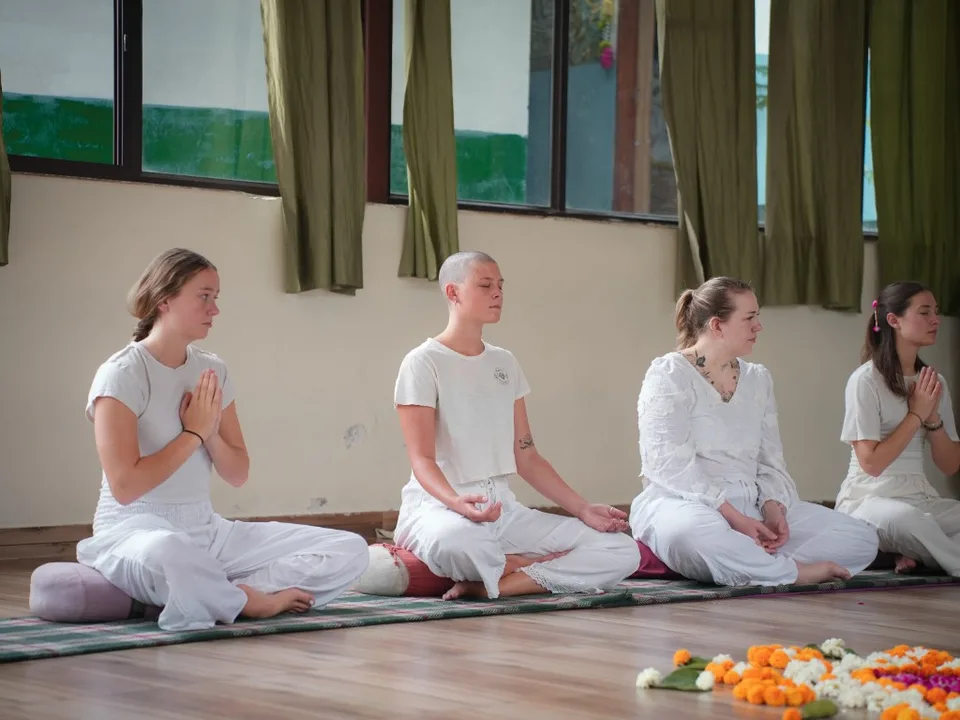 Seated meditation class in Divinepath Rishikesh shala