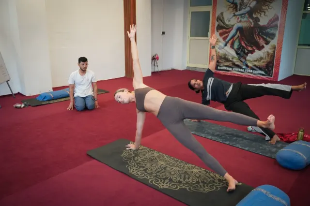 Rajesh Ji giving class during the best 200 hour yoga teacher training in Rishikesh at Divinepath
