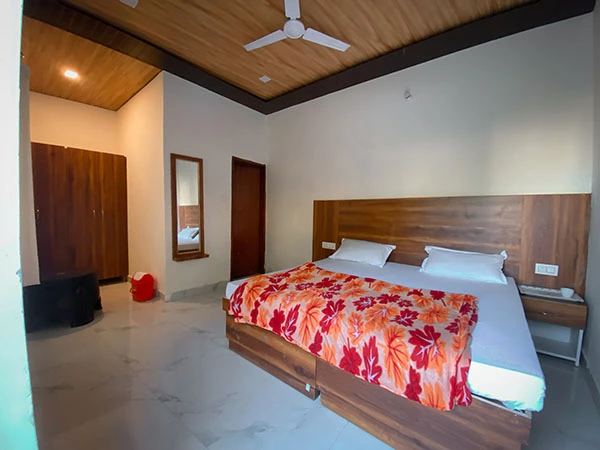 Peaceful Stay in Rishikesh for 100 Hour Yoga Teacher Training Course Participants